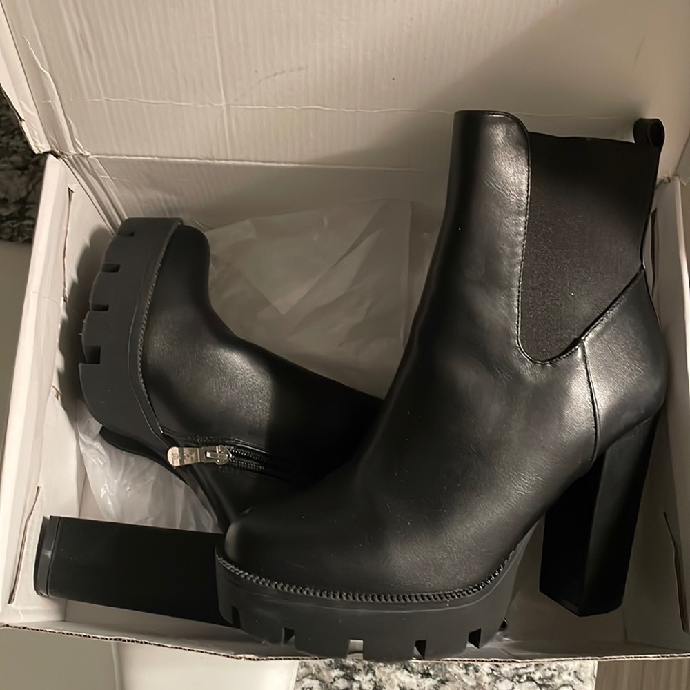 Super Cute Bootie with zip closure